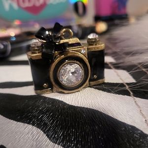 💕Beautiful Betsey Johnson Charm!